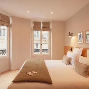 ** Hotel Tinah Paris, Champs Elysées Francia